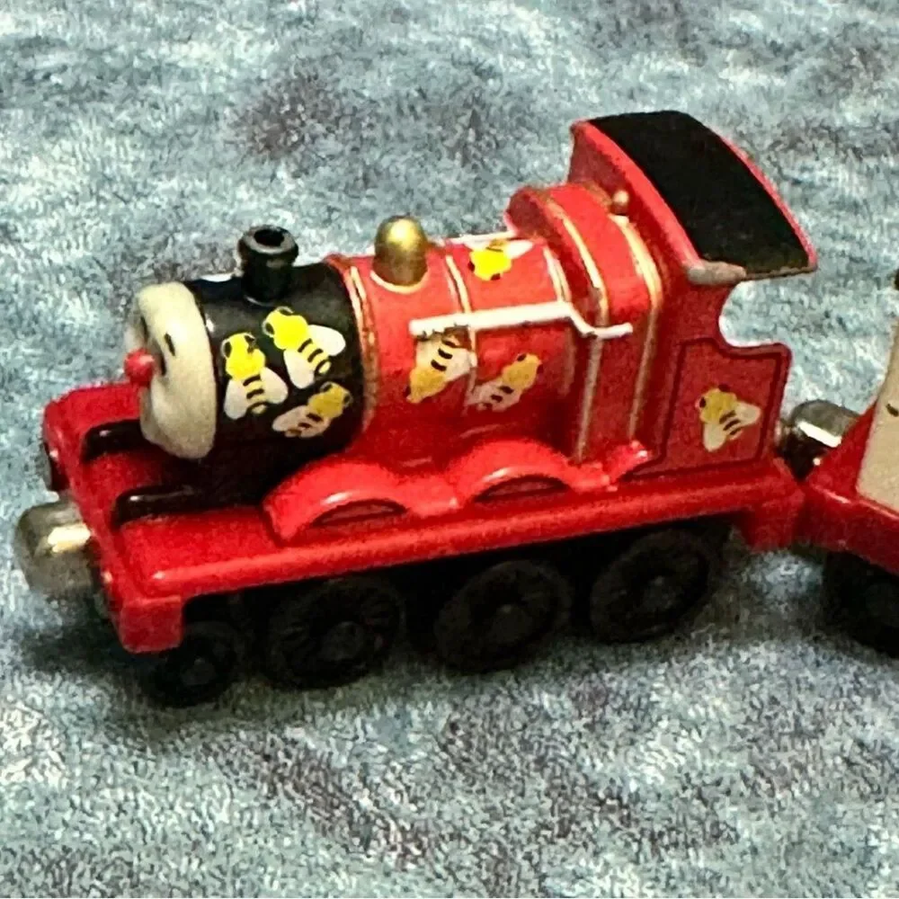 Thomas & Friends James & Bee Car  metal Red and Yellow Train Engine